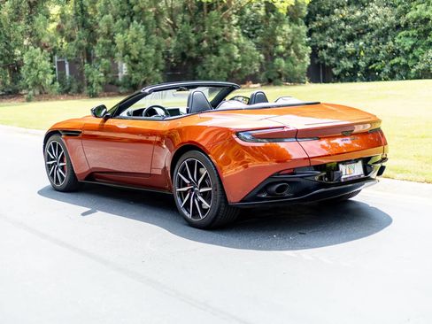 Used 2021 Aston Martin DB11 Volante RWD image 7