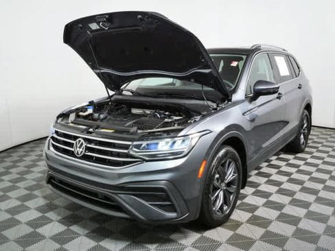 Certified 2023 Volkswagen Tiguan SE w/ Panoramic Sunroof Package FWD image 34