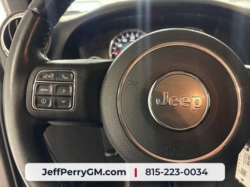 Used 2018 Jeep Wrangler Unlimited Sahara w/ Connectivity Group AWD/4WD image 14