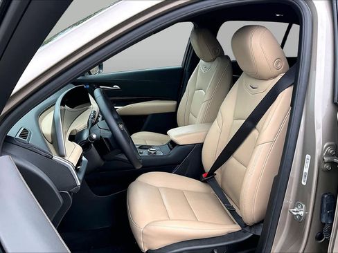 Used 2025 Cadillac XT4 Premium Luxury FWD image 8