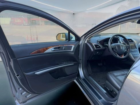 Used 2014 Lincoln MKZ FWD image 9