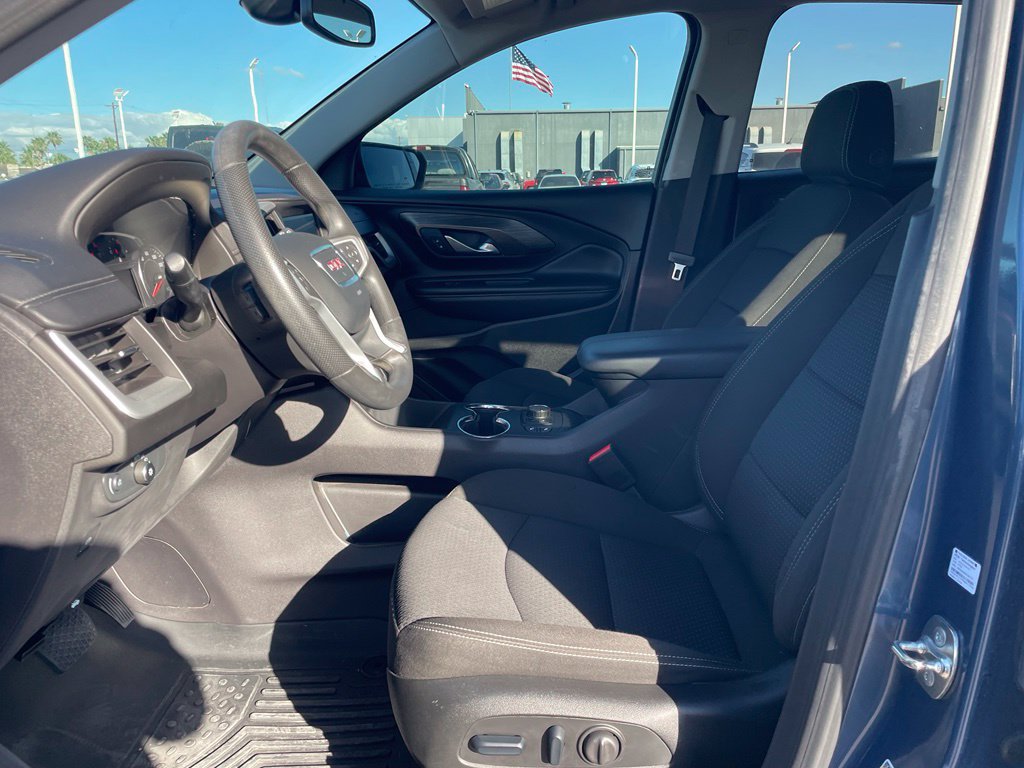Used 2024 GMC Terrain SLE w/ Driver Convenience Package FWD image 14