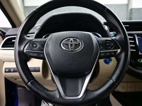 Used 2018 Toyota Camry XLE w/ Four Season Floor Mat Package FWD image 24