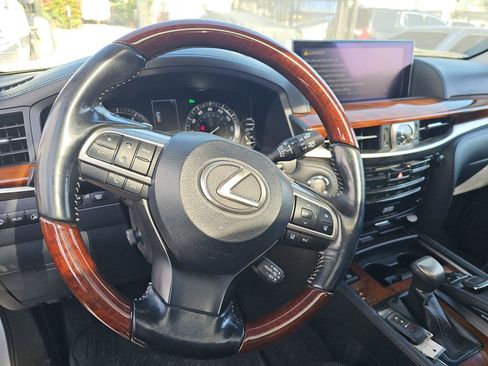 Used 2018 Lexus LX 570 4WD w/ Luxury Package image 7