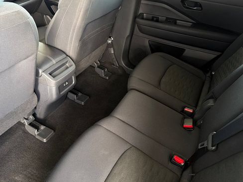 Used 2025 Nissan Pathfinder S FWD image 13