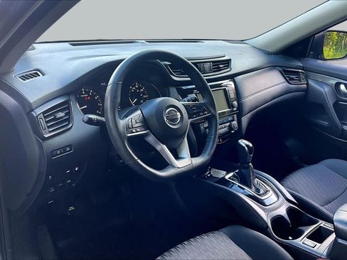 Used 2018 Nissan Rogue SV AWD/4WD image 16