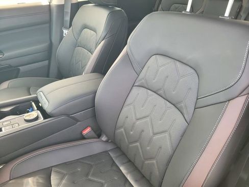 New 2026 Nissan Pathfinder Platinum AWD/4WD image 8