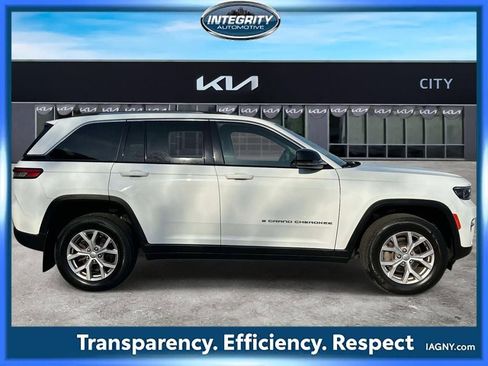 Used 2022 Jeep Grand Cherokee Limited image 2