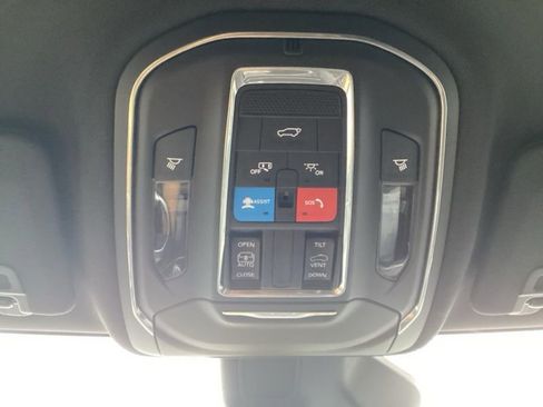 New 2025 Jeep Grand Cherokee L Altitude AWD/4WD image 34
