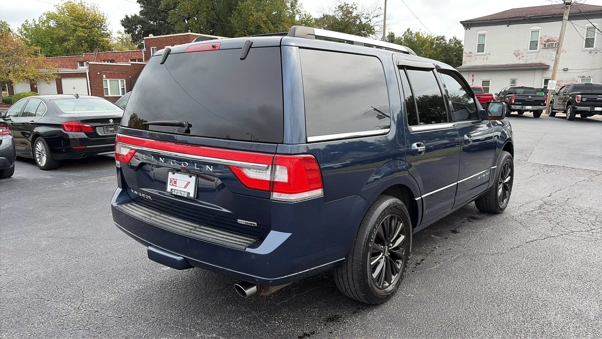 Used 2015 Lincoln Navigator 2WD image 5