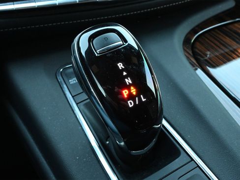 Used 2024 Cadillac Escalade Premium Luxury image 14