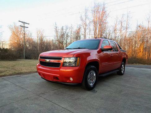 Used 2011 Chevrolet Avalanche LT w/ Luxury Package image 1