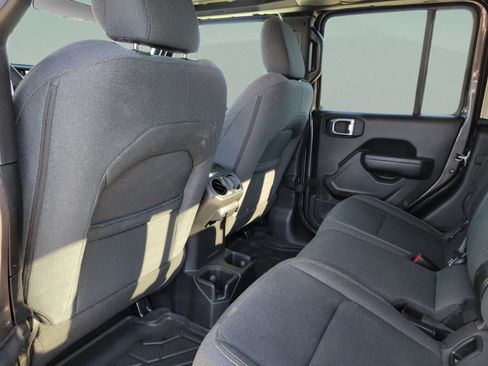 Used 2024 Jeep Gladiator Sport AWD/4WD image 5
