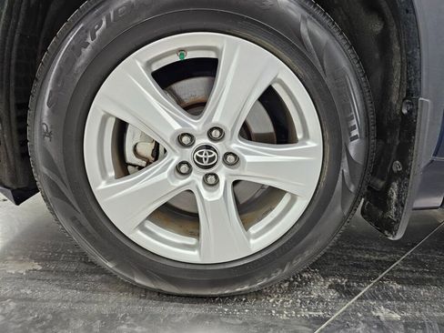 Used 2021 Toyota Highlander LE image 15