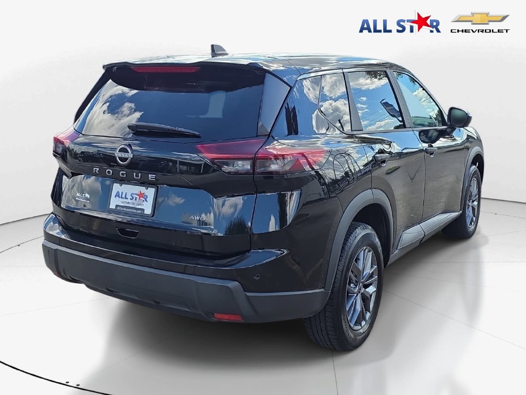 Used 2024 Nissan Rogue S AWD/4WD image 3
