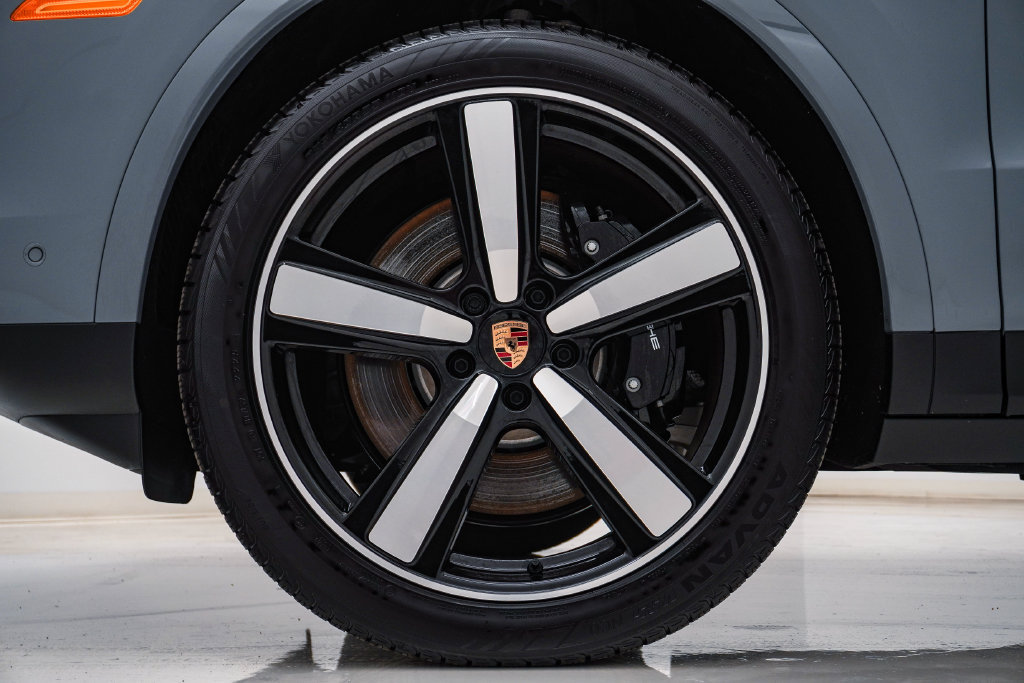 Certified 2026 Porsche Cayenne E-Hybrid AWD/4WD image 13