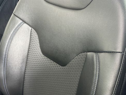Used 2022 Jeep Compass Latitude w/ Sun and Sound Group FWD image 19