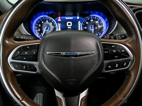 Used 2021 Chrysler Pacifica Limited w/ Uconnect Theater Family Group image 20