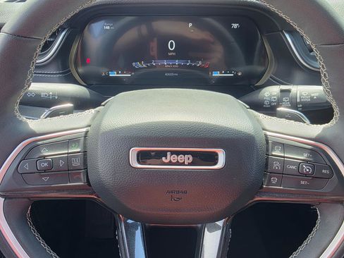 Used 2023 Jeep Grand Cherokee Altitude AWD/4WD image 10