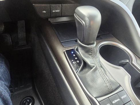 Used 2024 Toyota Camry SE image 25