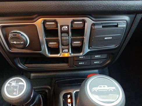 New 2025 Jeep Gladiator Sport image 42