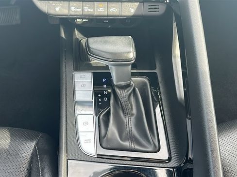 Used 2025 Hyundai Elantra Limited FWD image 28