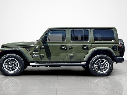 Used 2022 Jeep Wrangler Unlimited Sahara w/ LED Lighting Group AWD/4WD image 2