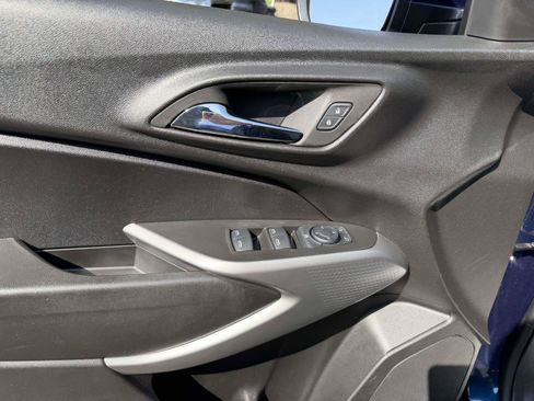 Used 2024 Chevrolet Trax LS w/ LS Convenience Package FWD image 16