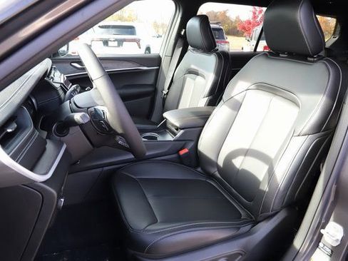 New 2025 Jeep Grand Cherokee L Limited AWD/4WD image 11