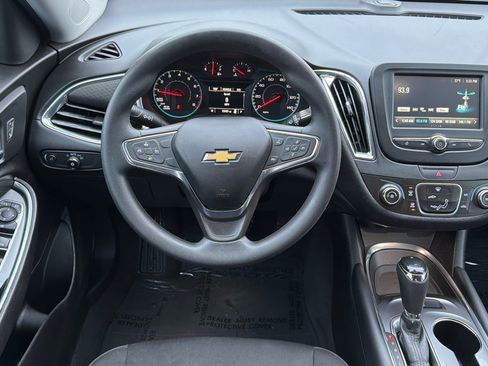 Used 2018 Chevrolet Malibu LT image 11