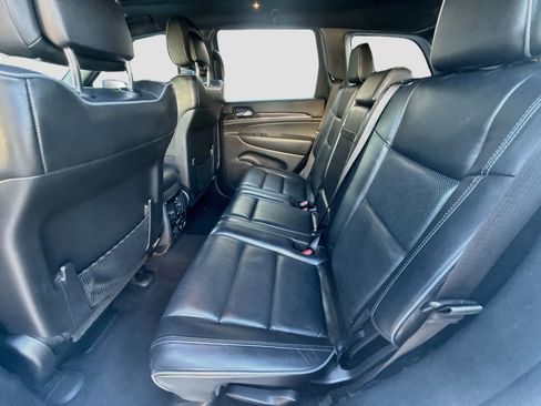 Used 2020 Jeep Grand Cherokee Overland AWD/4WD image 24