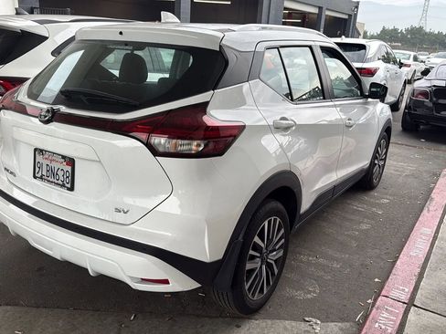Used 2024 Nissan Kicks SV image 3
