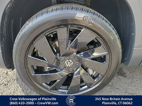 Certified 2023 Volkswagen Taos SE w/ Black Wheel Package AWD/4WD image 17