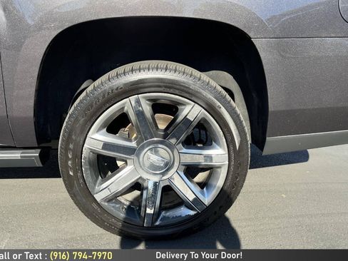 Used 2017 Cadillac Escalade ESV Premium Luxury AWD/4WD image 10
