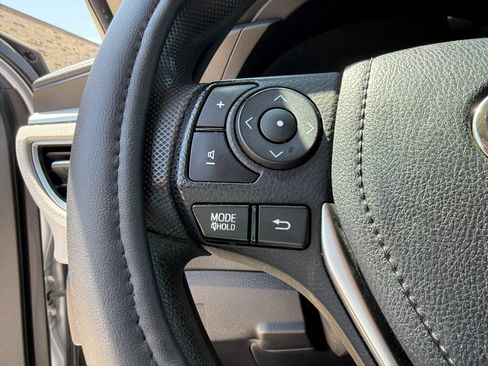 Used 2016 Toyota Corolla LE FWD image 13