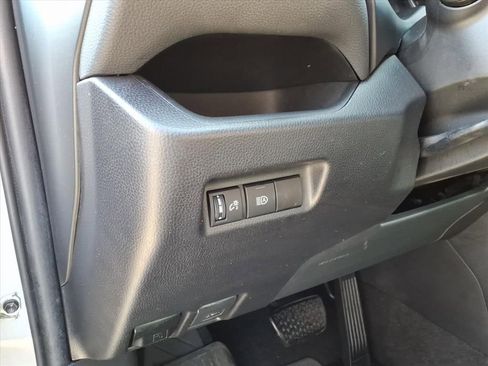 Used 2021 Toyota RAV4 LE image 15