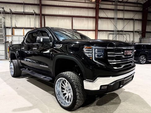 Used 2022 GMC Sierra 1500 SLT w/ SLT Convenience Package image 3