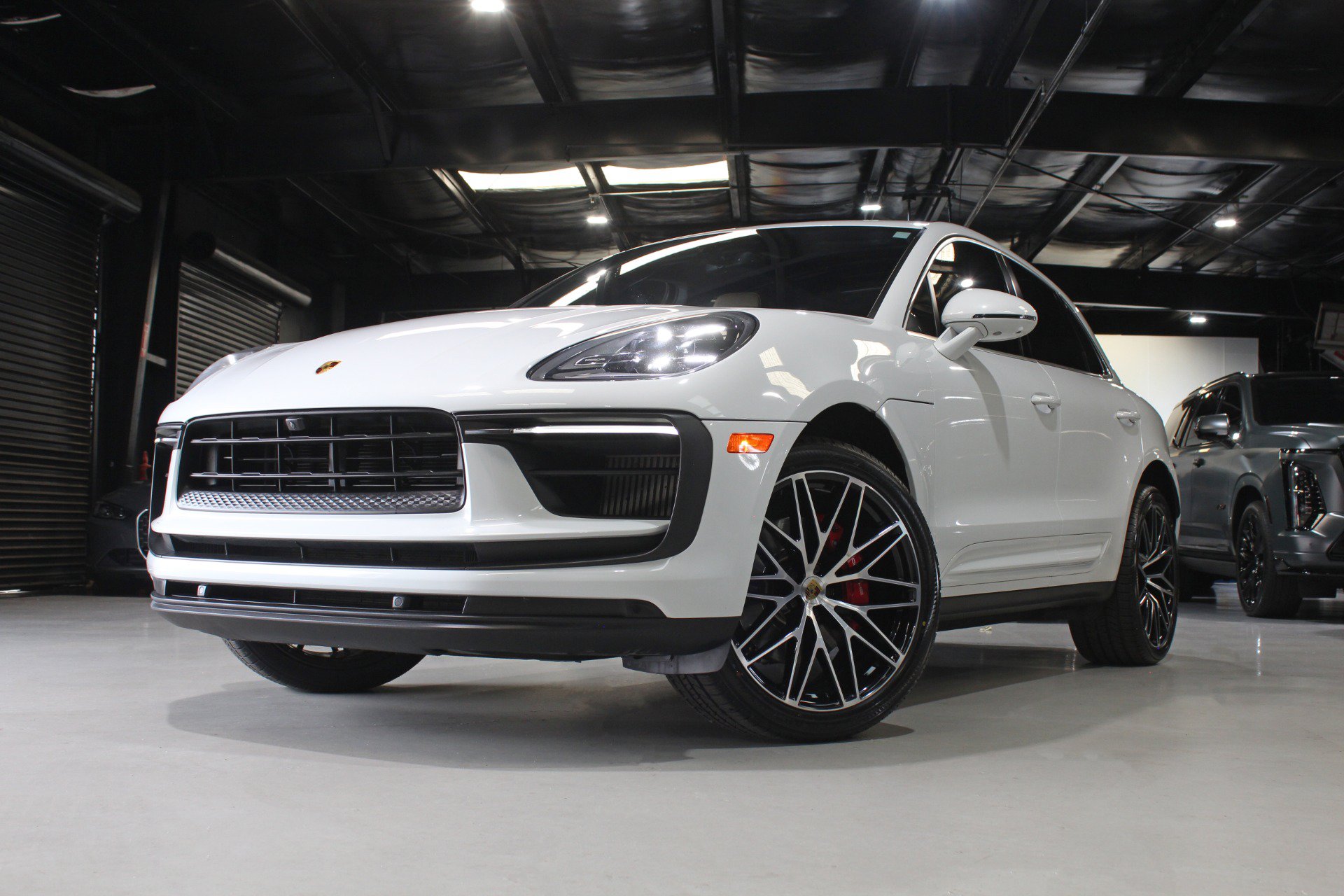 Used 2022 Porsche Macan S AWD/4WD image 4