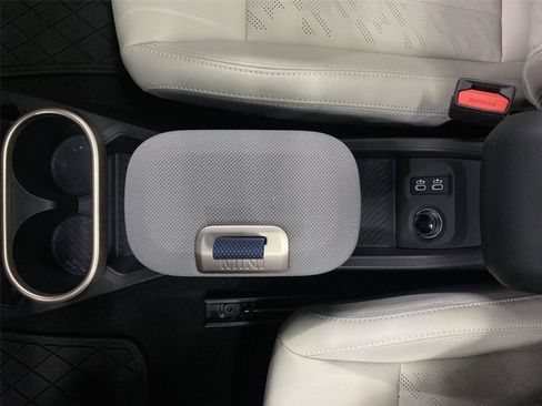 Certified 2025 MINI Cooper S image 27