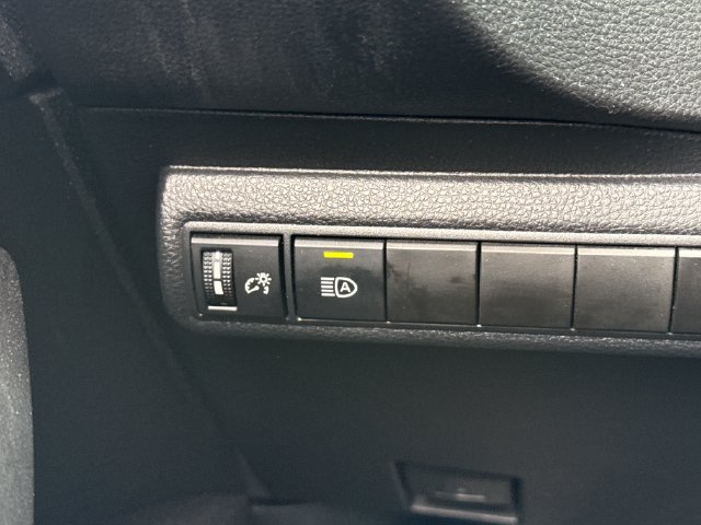 Used 2022 Toyota Corolla LE FWD image 32