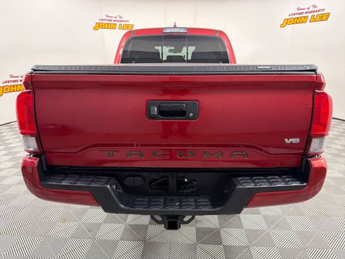 Used 2019 Toyota Tacoma TRD Sport image 4