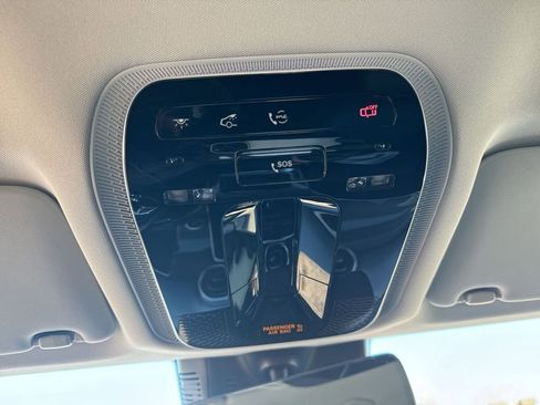 Used 2025 Mercedes-Benz GLC 350e 4MATIC image 19