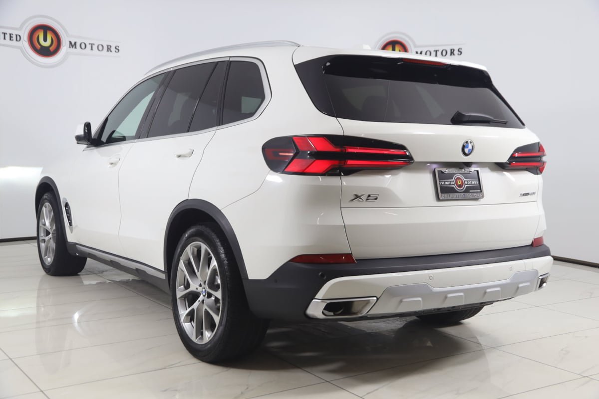Used 2024 BMW X5 xDrive40i w/ Parking Assistance Package AWD/4WD image 4