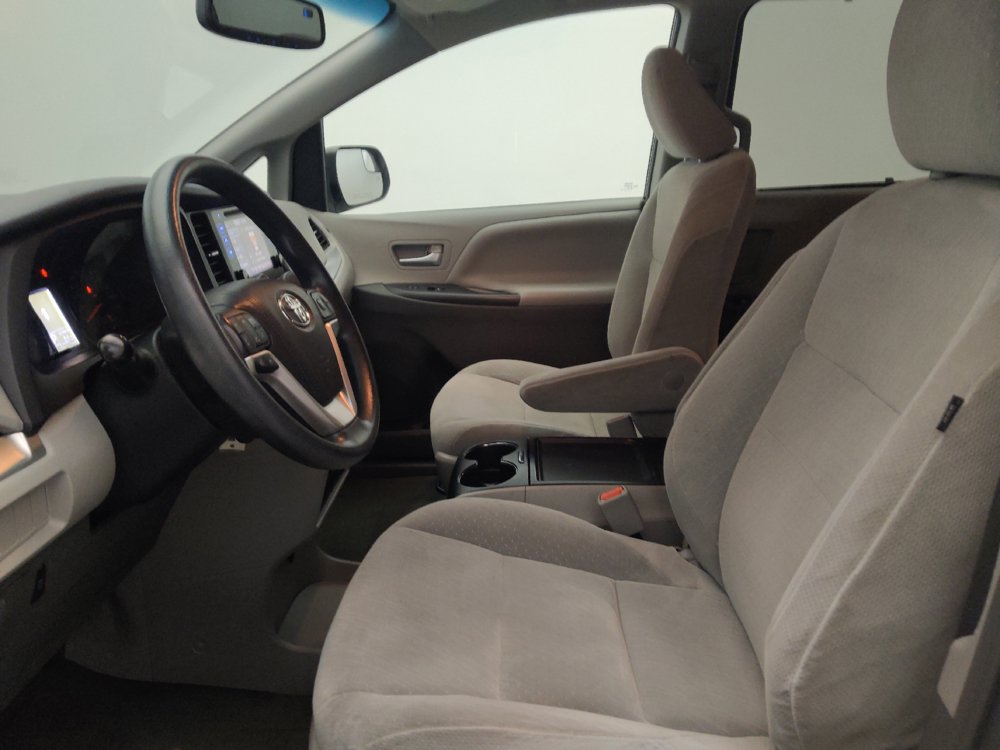 Used 2017 Toyota Sienna LE FWD image 17