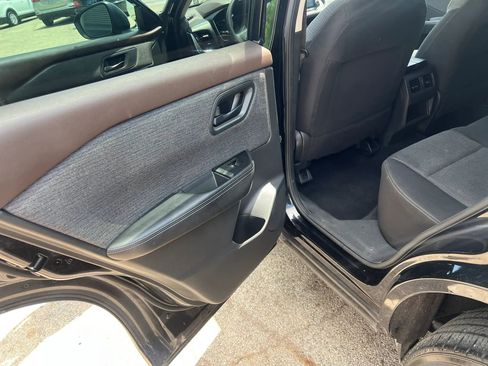 Used 2021 Nissan Rogue S FWD image 13