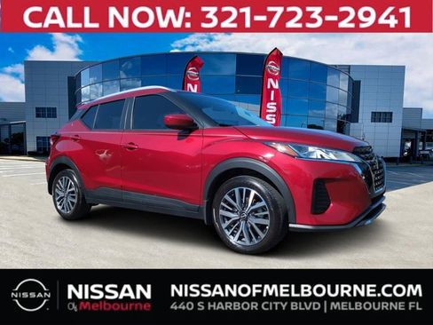 Used 2023 Nissan Kicks SV image 1