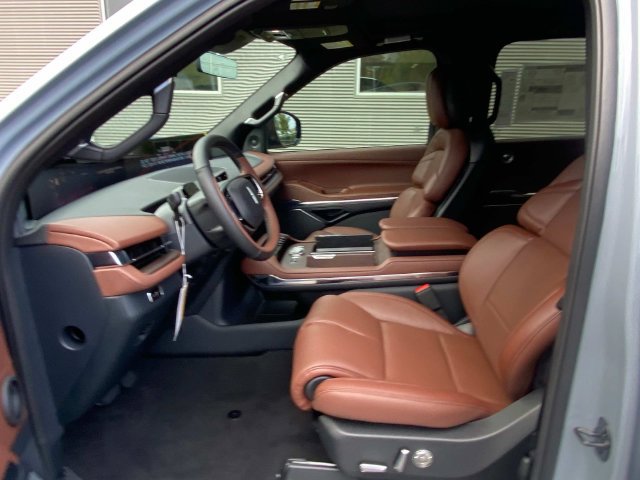 New 2027 Lincoln Navigator Reserve AWD/4WD image 10
