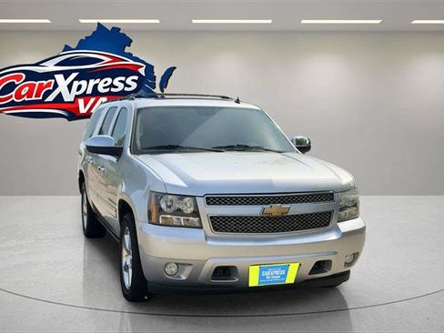 Used 2014 Chevrolet Suburban LTZ RWD image 8