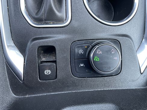 Used 2022 Chevrolet Traverse LT AWD/4WD image 39