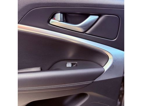 Used 2025 Genesis G70 2.5T RWD image 5